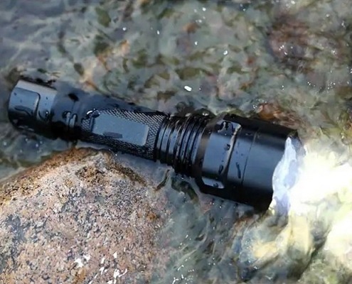 Several key factors to consider for outdoor flashlights - manly