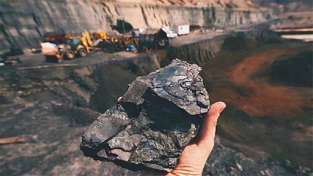 Power batteries: firms amplify global expansion